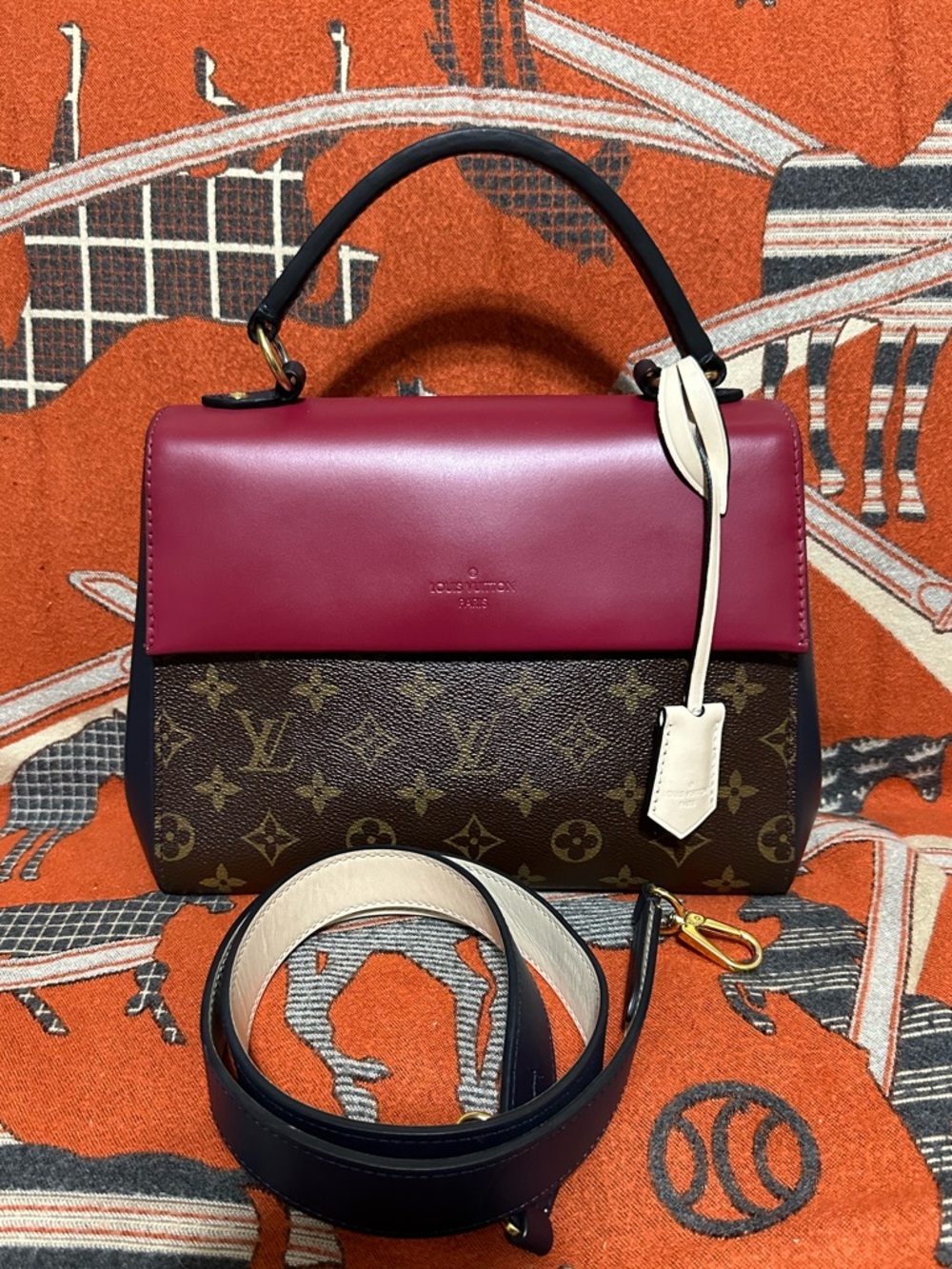 LOUIS VUITTON ❤️🌟CA0139 CLUNY BB W/ DETACHEABLE LONG STRAP ⭐️